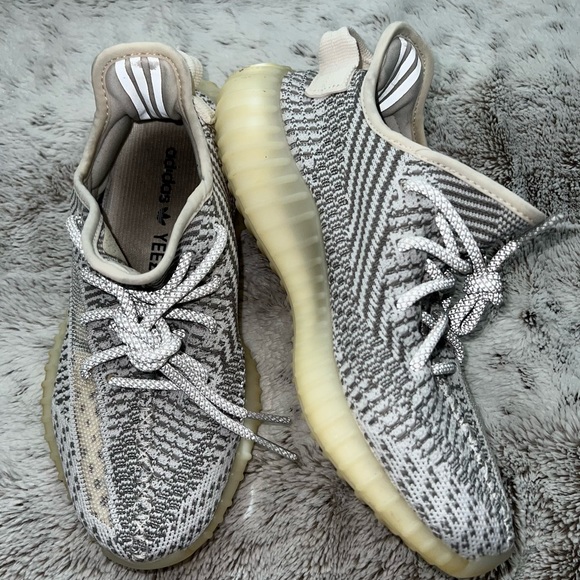 Authentic Static Yeezys size 5 - Picture 2 of 7